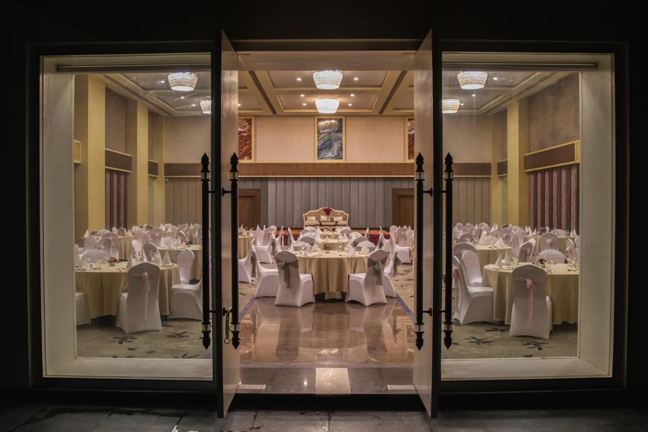 Hotel Mechi Crown Kakarvitta エクステリア 写真