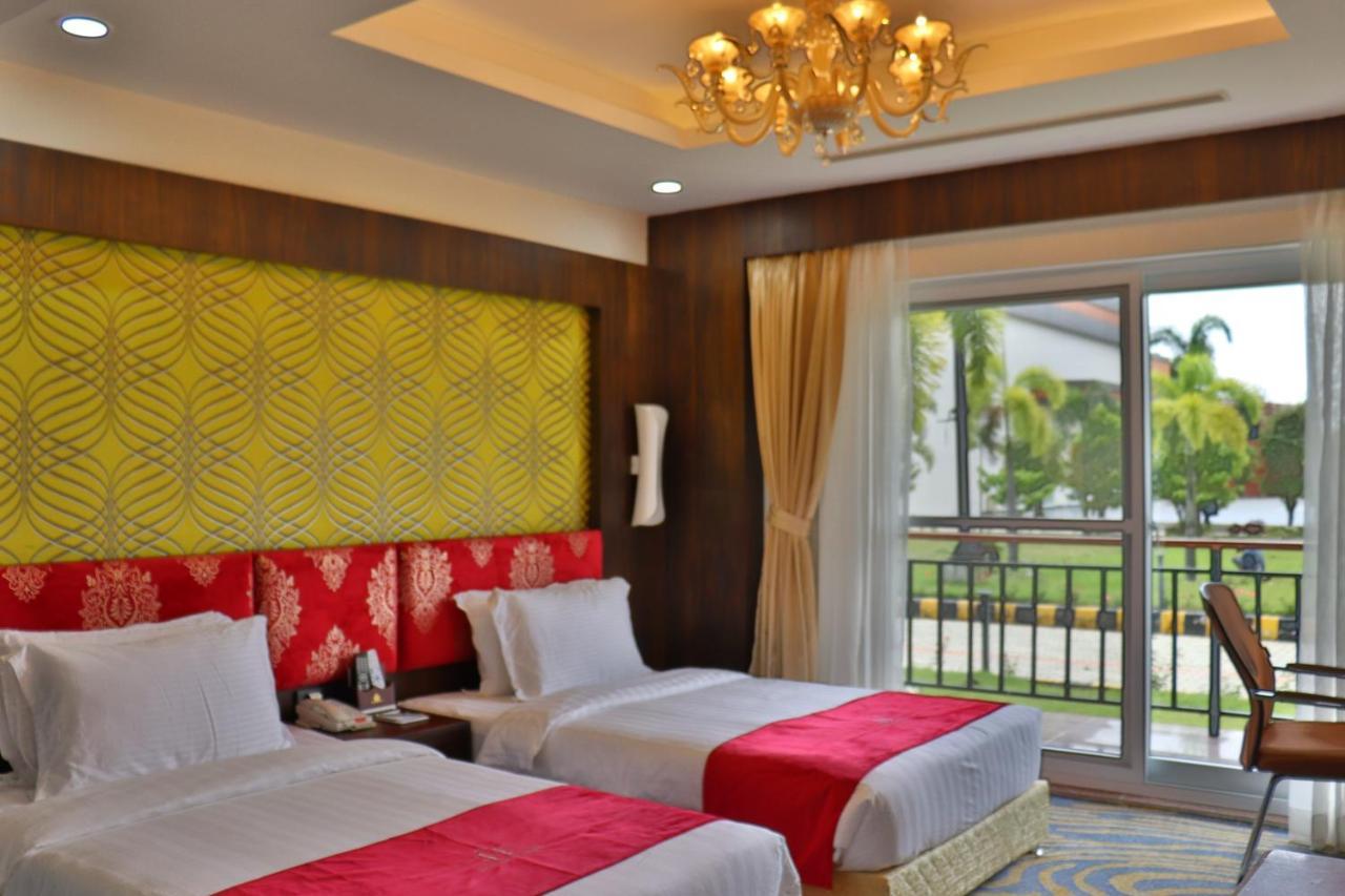 Hotel Mechi Crown Kakarvitta エクステリア 写真