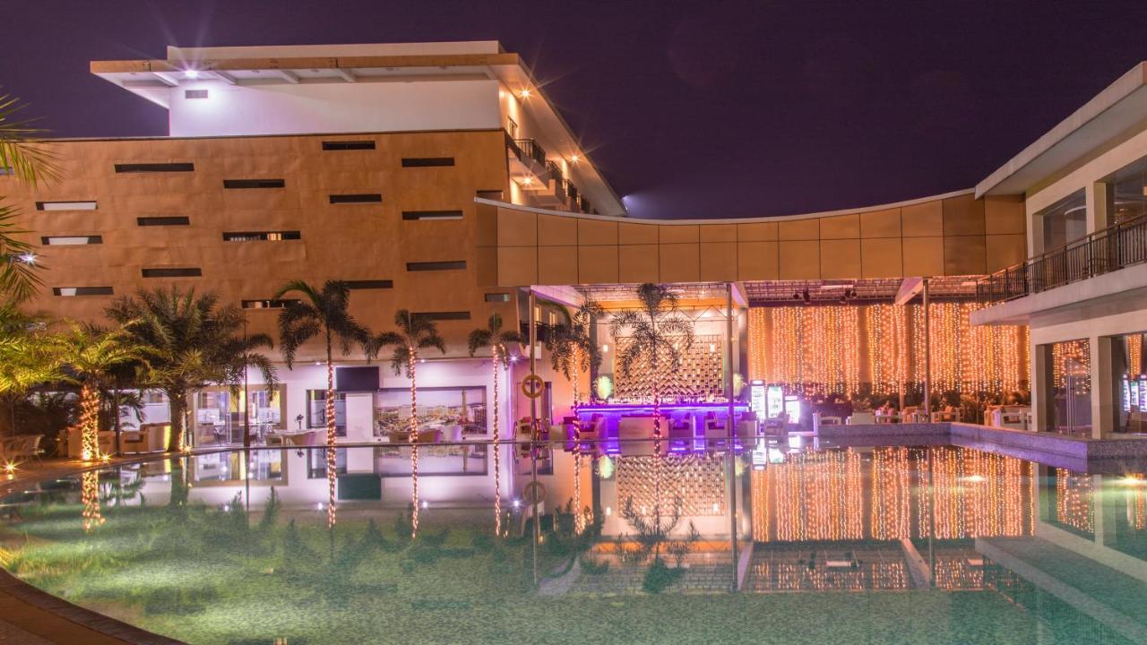 Hotel Mechi Crown Kakarvitta エクステリア 写真