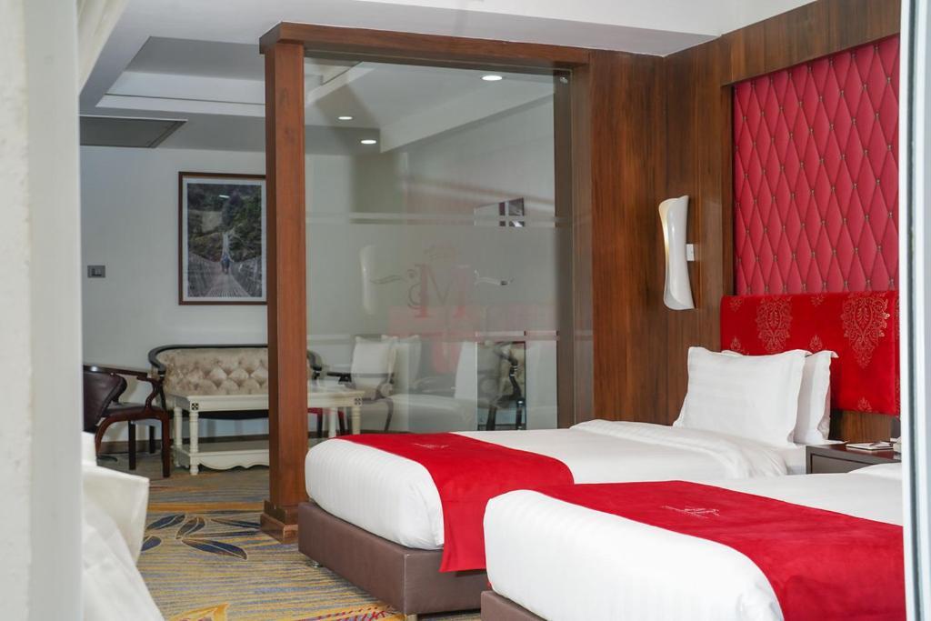 Hotel Mechi Crown Kakarvitta エクステリア 写真