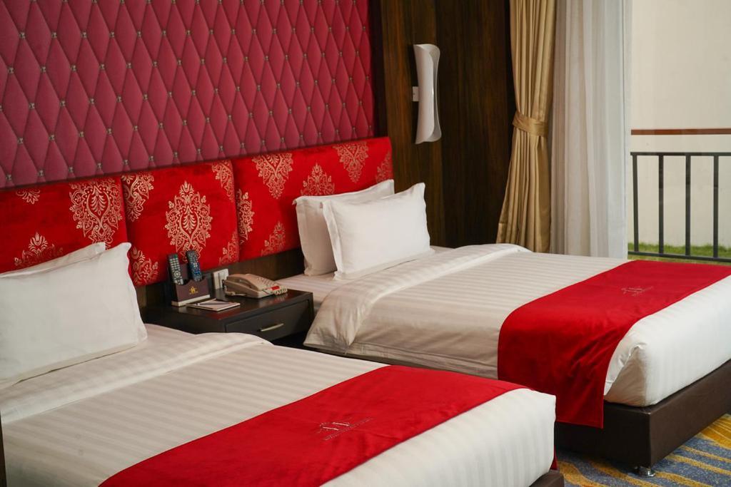 Hotel Mechi Crown Kakarvitta エクステリア 写真