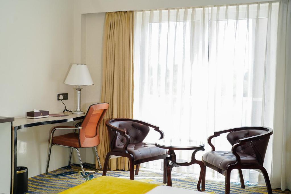 Hotel Mechi Crown Kakarvitta エクステリア 写真