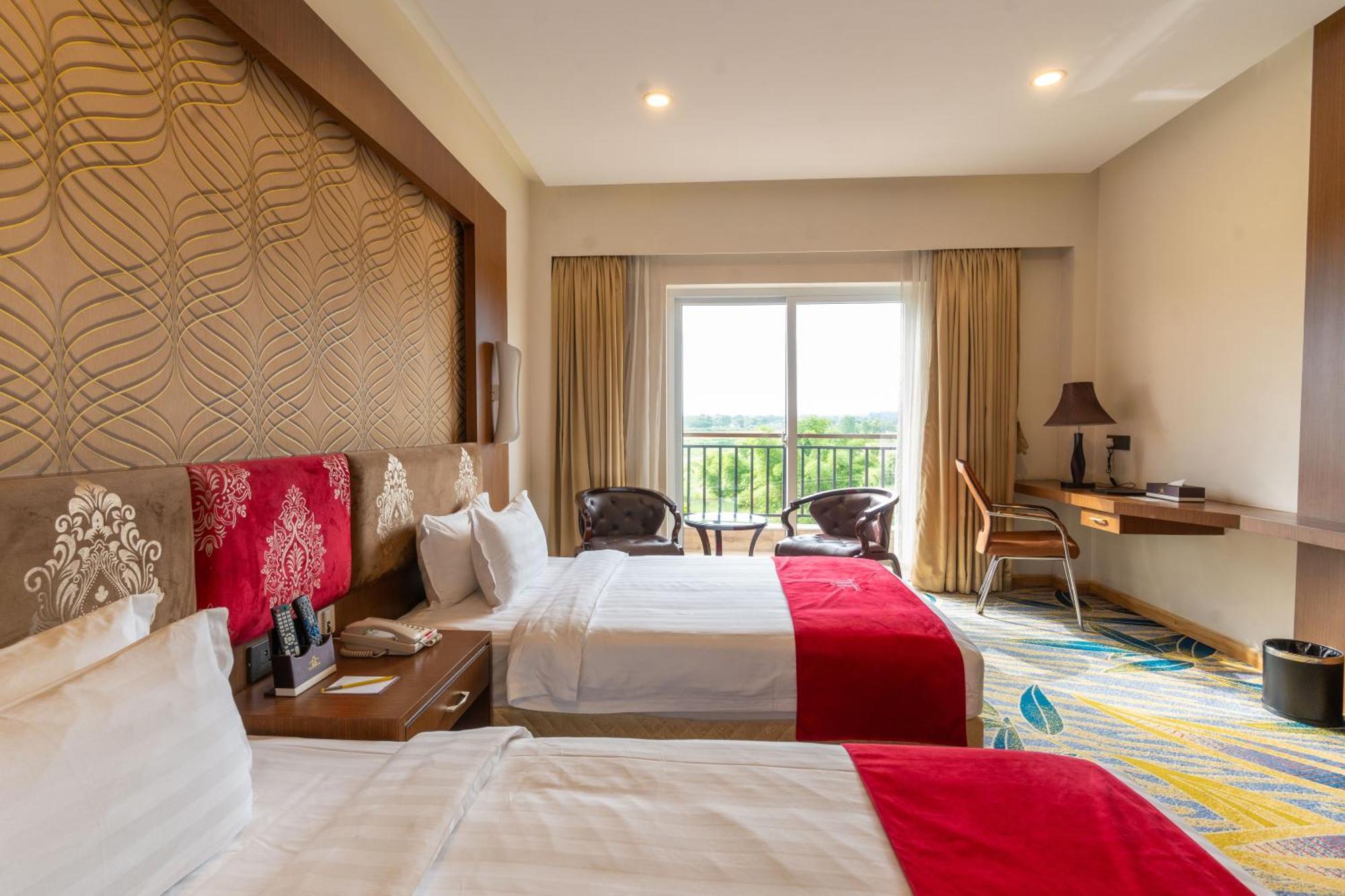 Hotel Mechi Crown Kakarvitta エクステリア 写真