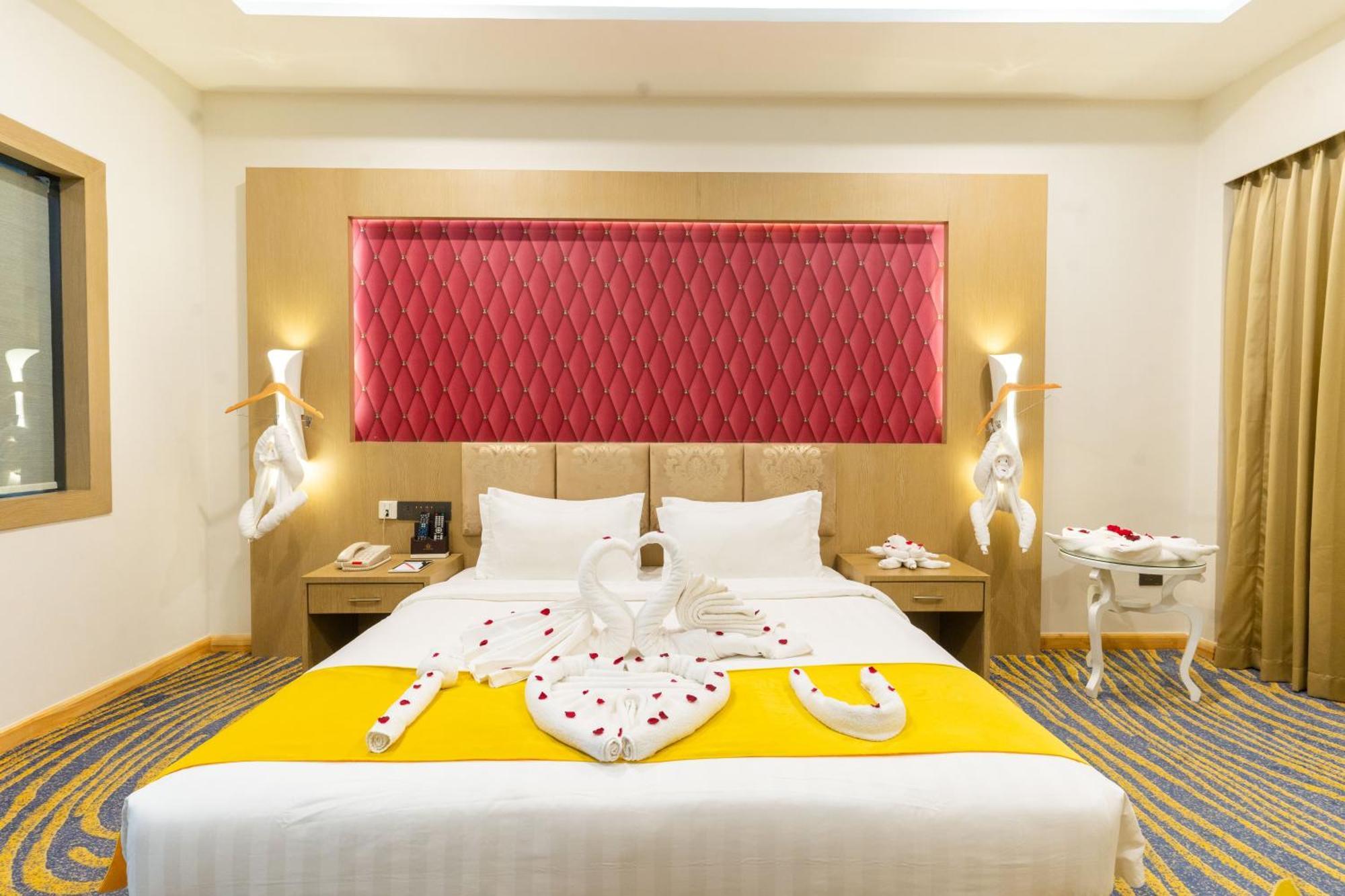Hotel Mechi Crown Kakarvitta エクステリア 写真