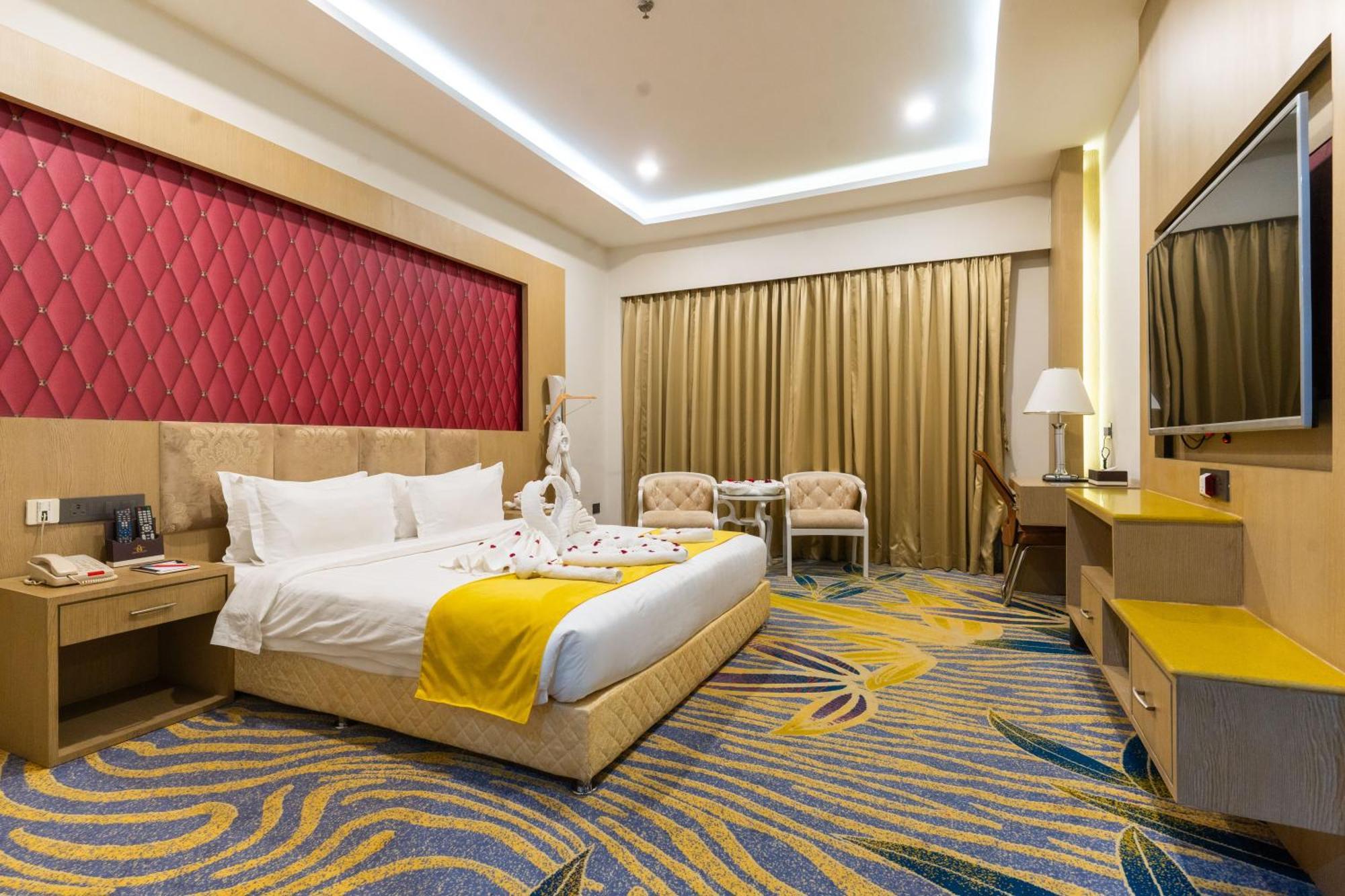 Hotel Mechi Crown Kakarvitta エクステリア 写真